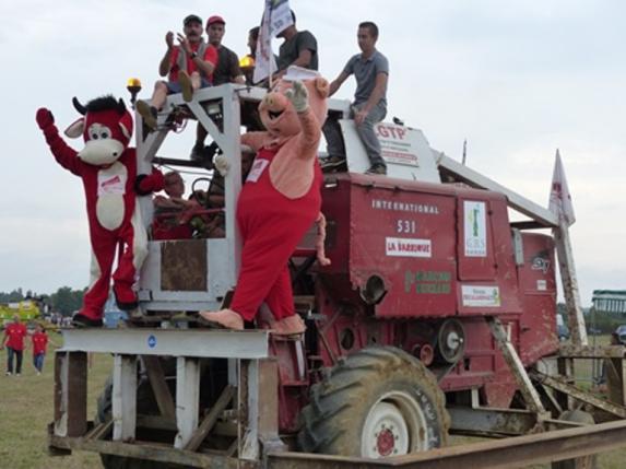 Les impressionnantes Moiss Batt Cross et les tracteurs tondeuses: Fête de l'agriculture